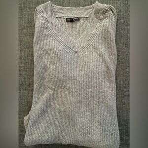 Cozy, Soft V—Neck, Perfect for Fall (L)